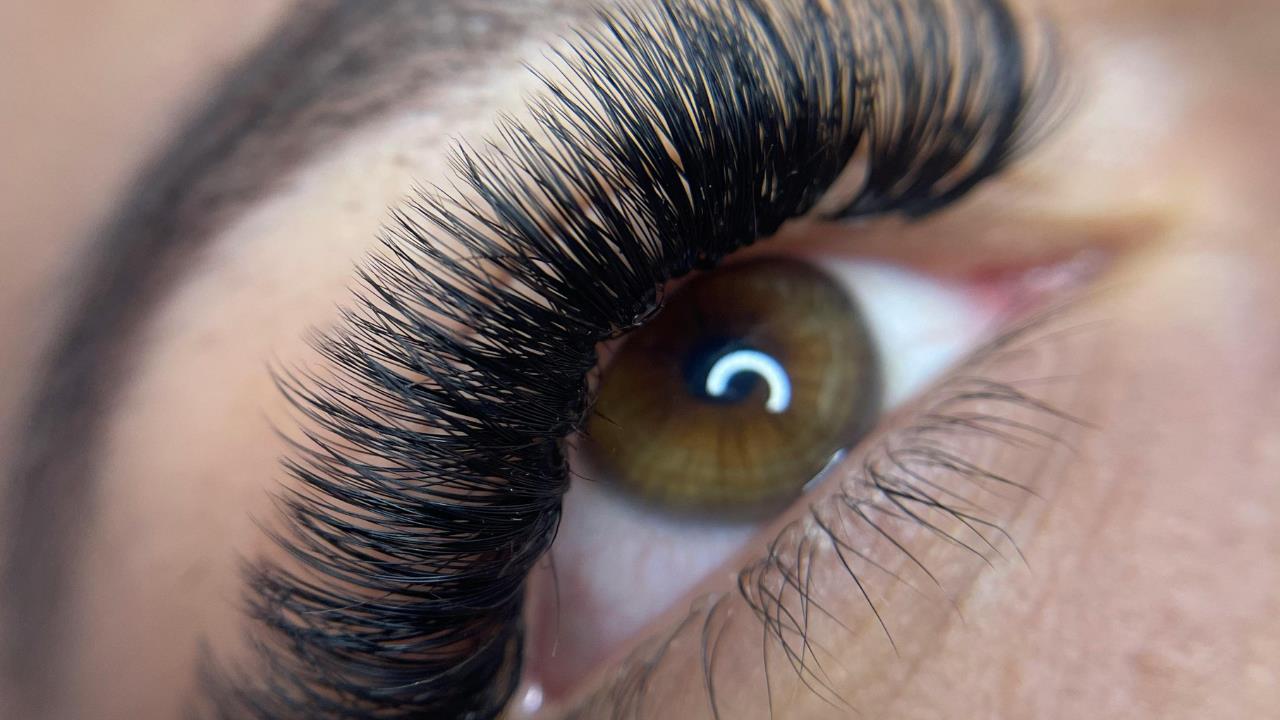 Descubre el método correcto para tener pestañas largas, fuertes y gozar de una mirada sensual 